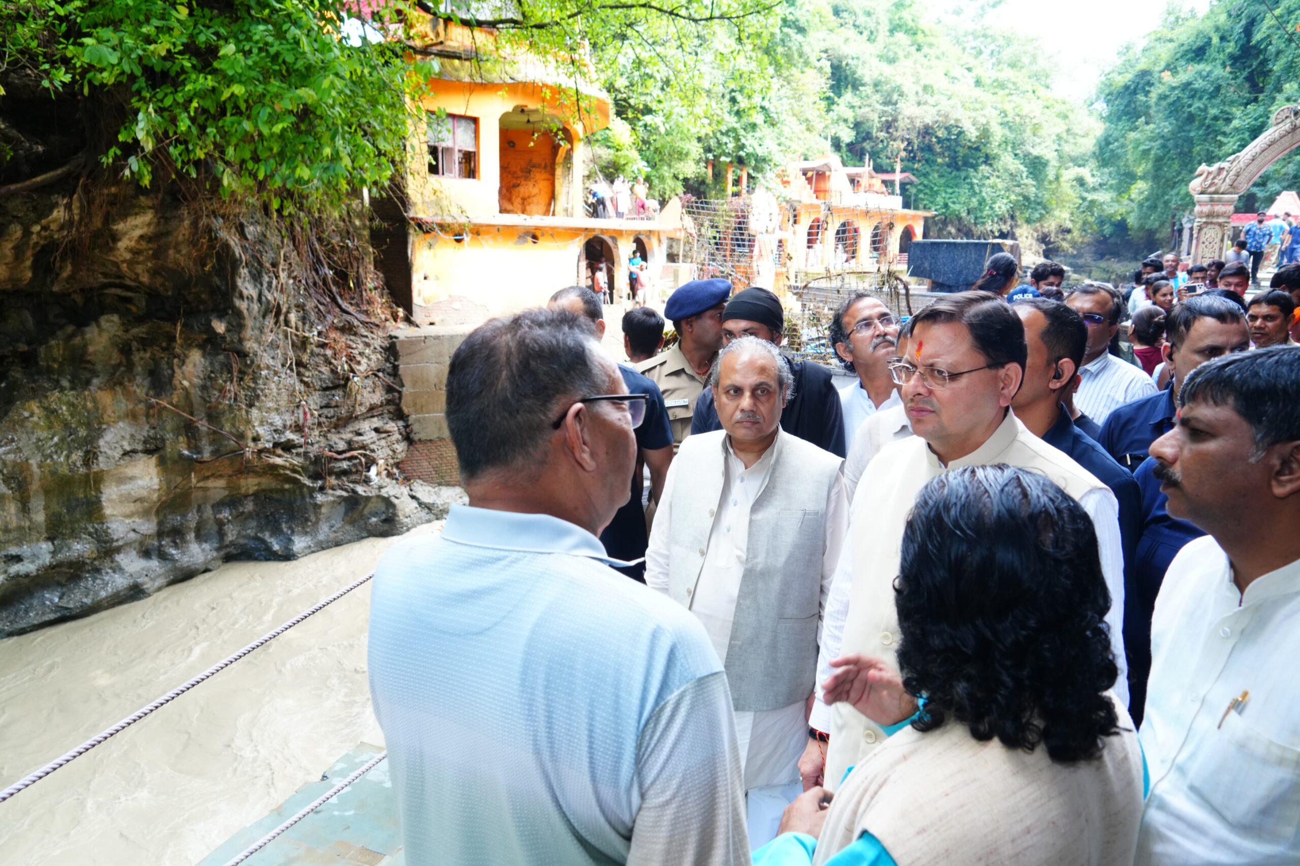 IMG-20250918-WA0101-scaled सीएम धामी ने टपकेश्वर महादेव मंदिर का किया निरीक्षण, पूजा-अर्चना कर प्रदेशवासियों की मंगलकामना