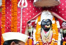 माँ कालिका मंदिर पहुंचे मुख्यमंत्री धामी, राज्य की खुशहाली के लिए की प्रार्थना