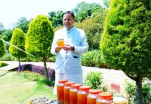 मुख्यमंत्री पुष्कर सिंह धामी ने किया शहद उत्पादन का निरीक्षण, 45 दिन में 520 किलो उत्पादन