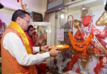 सीएम धामी ने हनुमान मंदिर में की पूजा, प्रदेश की खुशहाली की कामना