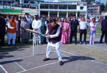 मुख्यमंत्री धामी ने पिथौरागढ़ में उच्चीकृत क्रिकेट मैदान का किया लोकार्पण, खिलाड़ियों संग खेलकर बढ़ाया उत्साह