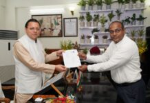 उत्तराखण्ड में विशेष गहन पुनरीक्षण अभियान शुरू, मुख्यमंत्री धामी को सौंपा गया गणना फॉर्म