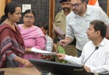 समाधान दिवस बना उम्मीद की किरण, आर्थिक संकट झेल रहे परिवारों को मिली मदद
