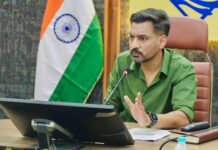 NBFC और बैंकों को डीएम की सख्त चेतावनी, गरीबों को कर्ज के जाल में फंसाया तो होगी कार्रवाई