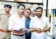 आढ़त बाजार–तहसील चौक सड़क चौड़ीकरण परियोजना का डीएम ने किया निरीक्षण, मुआवजा प्रक्रिया तेज