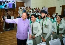 सरकारी नीतियों में शामिल होंगे विद्यार्थियों के सुझाव: सीएम धामी