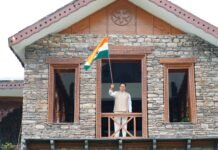 Har Ghar Tiranga 2026: मुख्यमंत्री धामी ने मुख्यमंत्री आवास पर फहराया तिरंगा, ‘हर घर तिरंगा’ अभियान में भागीदारी की अपील