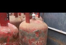 Dehradun LPG Scam: देहरादून LPG सिलेंडर से गैस चोरी का मामला, वाहन जब्त, FIR दर्ज