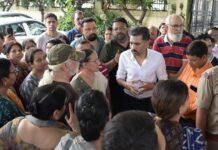सीमाद्वार जलभराव पर डीएम का सख्त एक्शन, 24 घंटे में जलनिकासी के निर्देश
