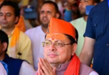 देवीधुरा में फलों-फूलों से खेली गई ऐतिहासिक बग्वाल, लाखों श्रद्धालुओं ने देखा अनूठा पाषाण युद्ध
