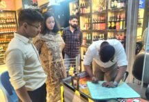 देहरादून में शराब की दुकानों पर देर रात छापेमारी, ओवररेटिंग समेत कई अनियमितताएं मिलीं