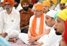 Uttarakhand Cleanliness Drive: नानकमत्ता पहुंचे CM धामी, गुरुद्वारा साहिब में टेका माथा और स्वच्छता अभियान में किया श्रमदान