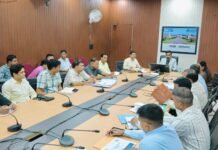Action against banned plastic: सिंगल यूज प्लास्टिक पर डीएम सख्त, सप्लाई नेटवर्क तोड़ने के निर्देश