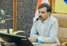 पशु हेल्पलाइन 1962 का डीएम ने खुद जांचा रिस्पॉन्स, निराश होने पर जताई नाराजगी